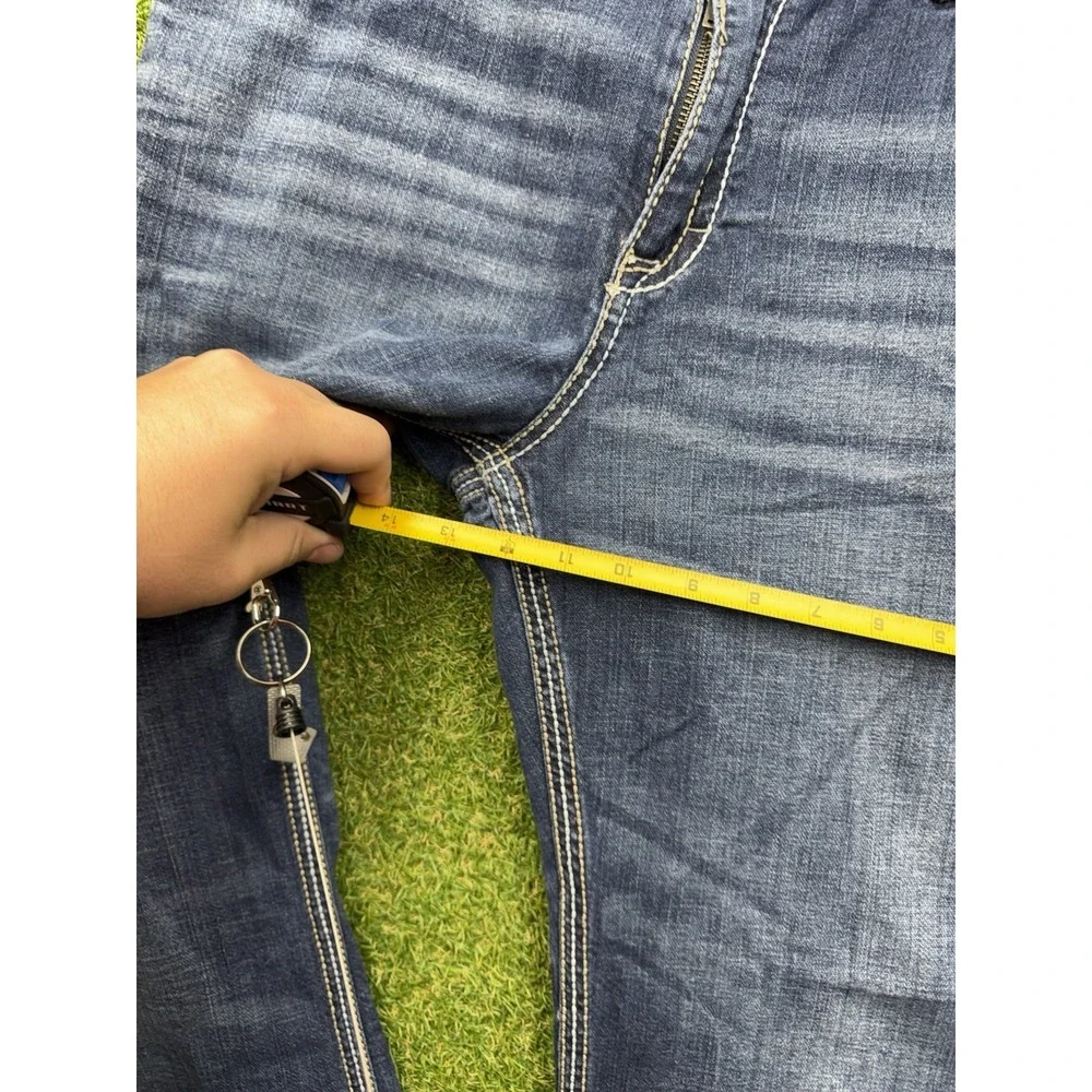 Buckle shop confidence